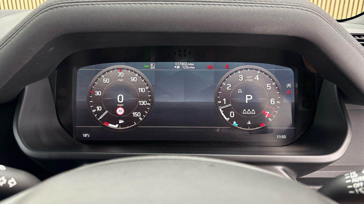 Land Rover Defender 110 Image 34