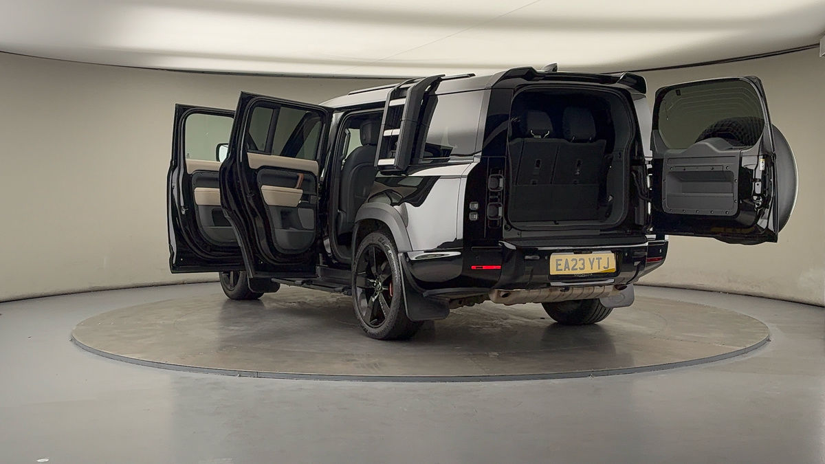 Land Rover Defender 130 Image 23