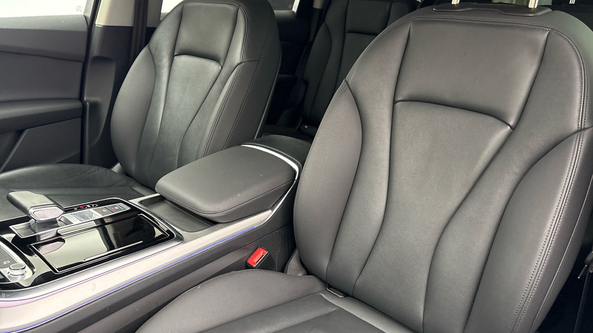 Audi Q7 Image 7