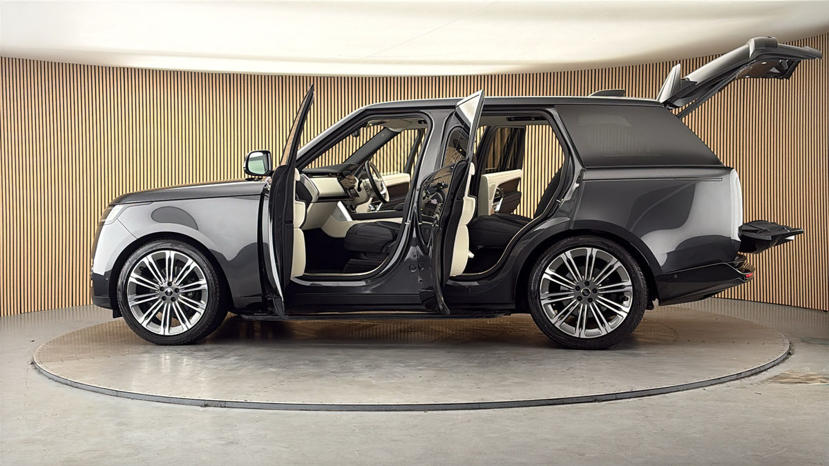 More views of Land Rover Range Rover