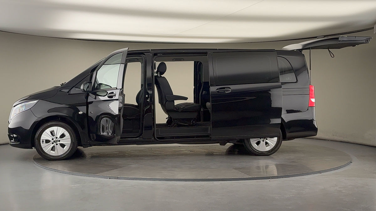 More views of Mercedes-Benz Vito