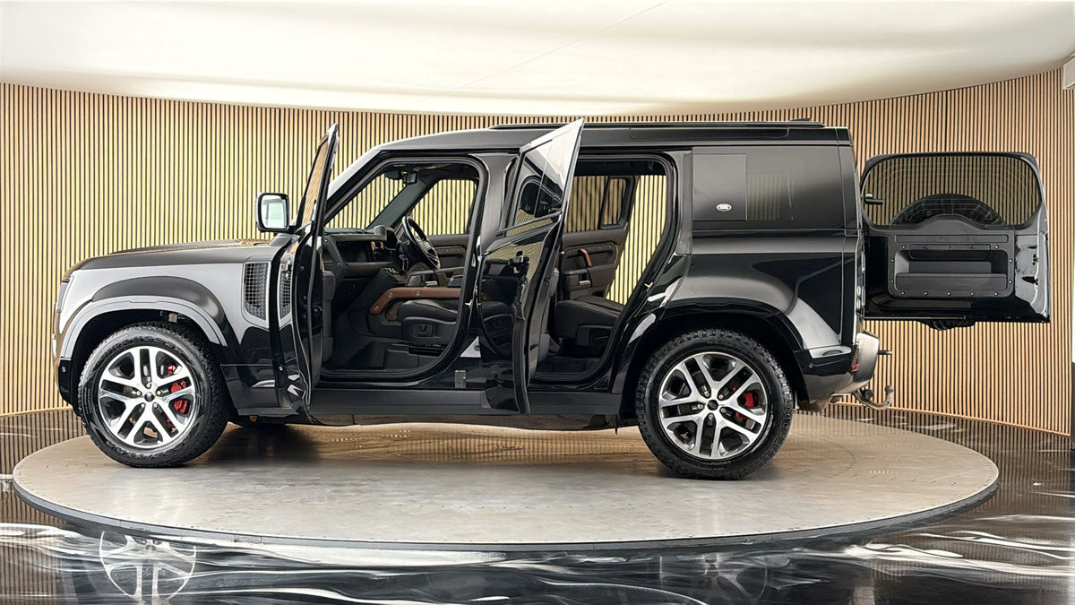 More views of Land Rover Defender 110