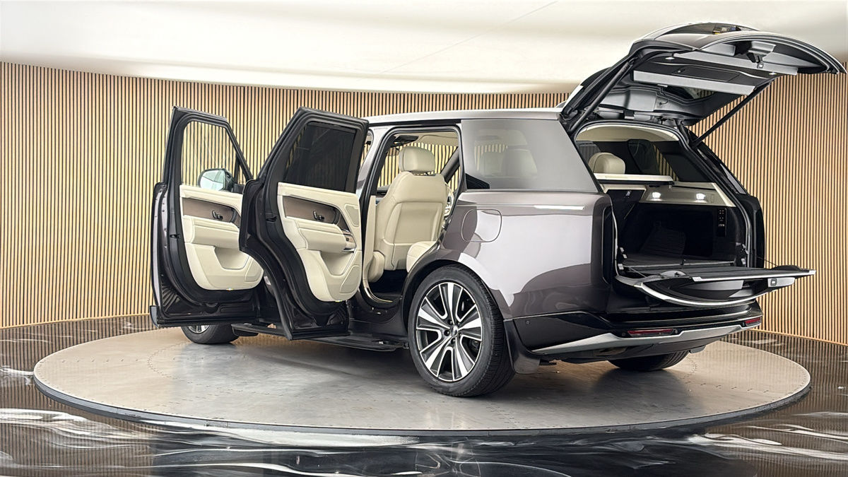 More views of Land Rover Range Rover