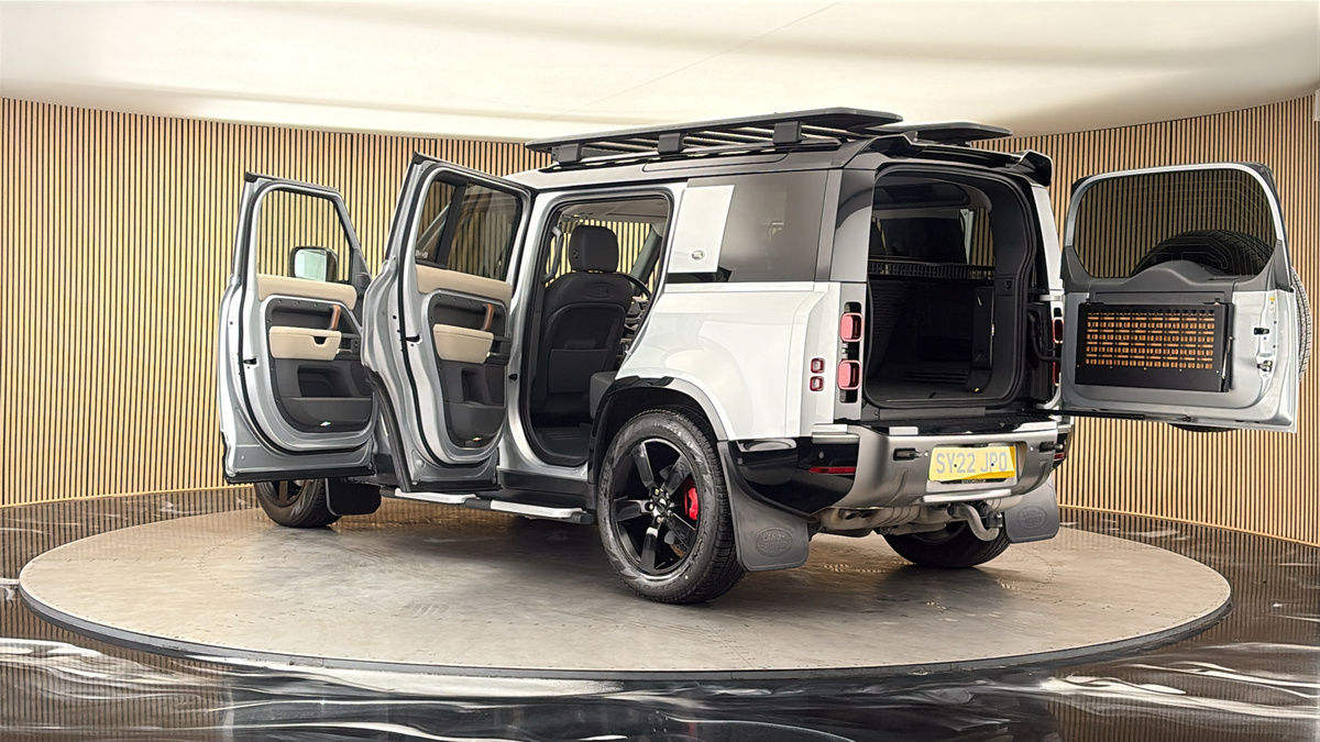 More views of Land Rover Defender 110