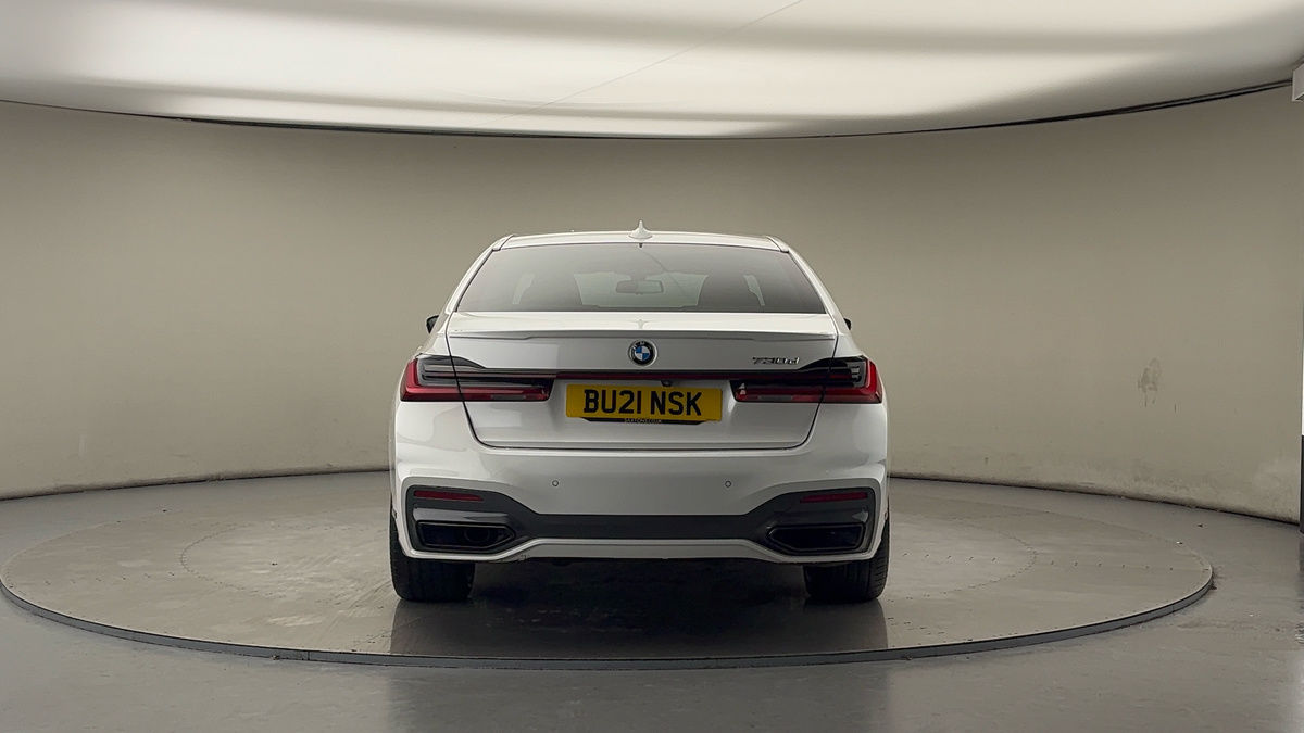 BMW 7 Series Image 4