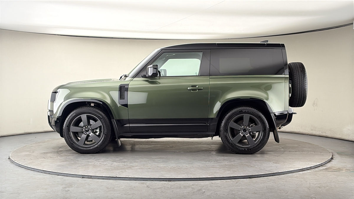 Land Rover Defender 90 Urban Image 15