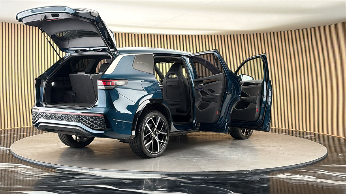 More views of Volkswagen Tayron