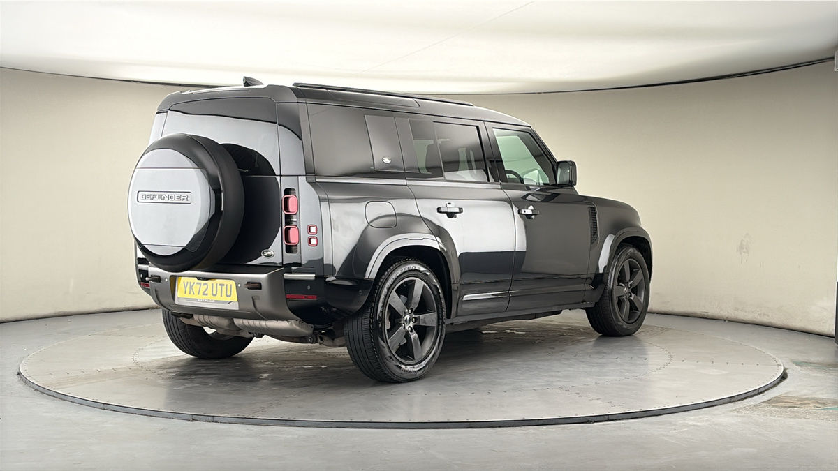 Land Rover Defender 110 Image 21