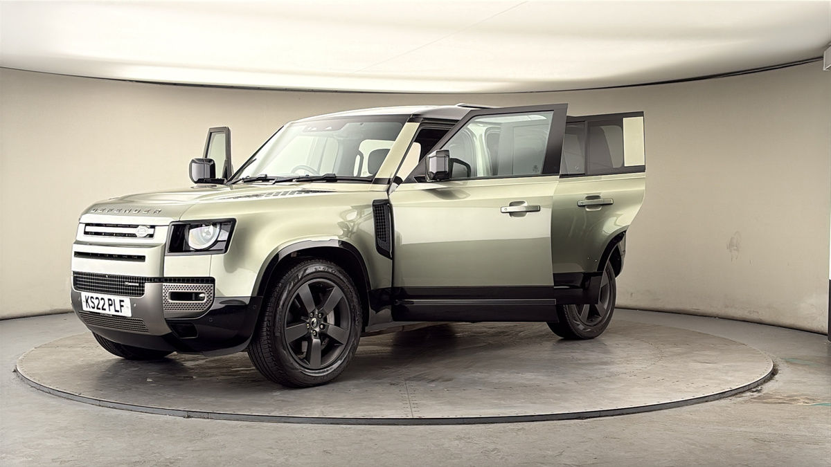 Land Rover Defender 110 Image 22