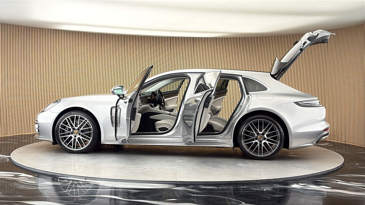 More views of Porsche Panamera