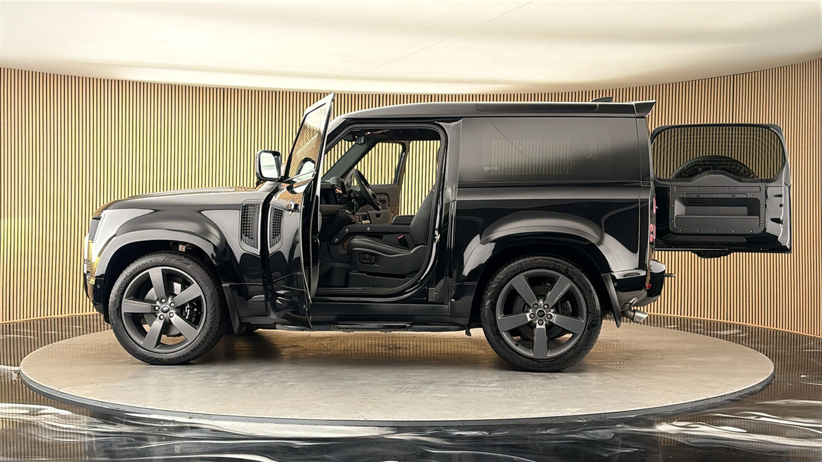 More views of Land Rover Defender 90
