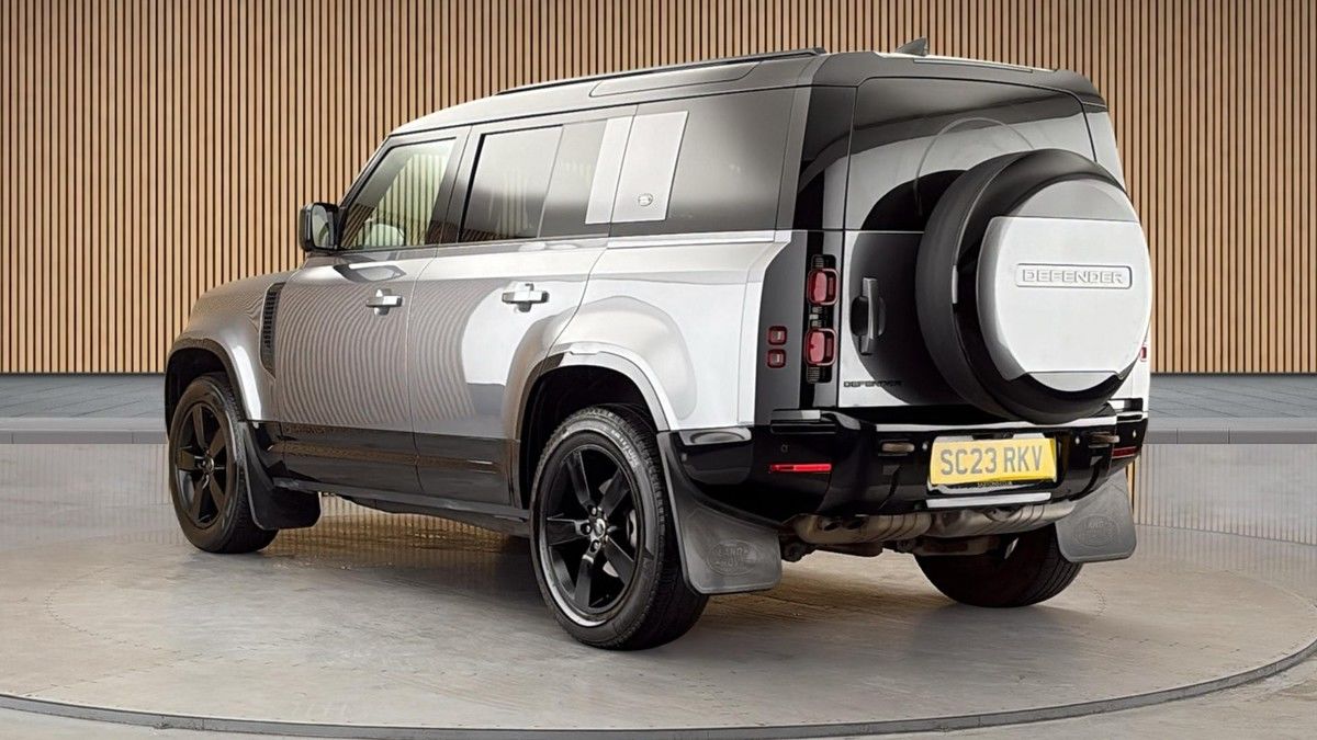 Land Rover Defender 110 Image 2