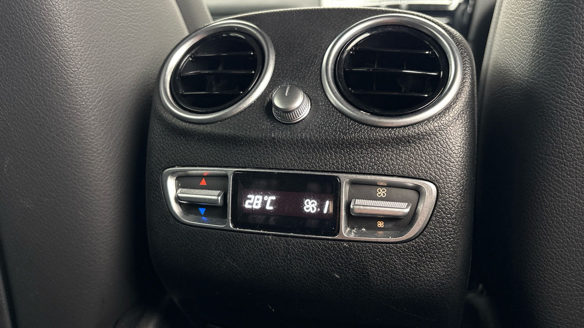 Mercedes-Benz GLC Image 25