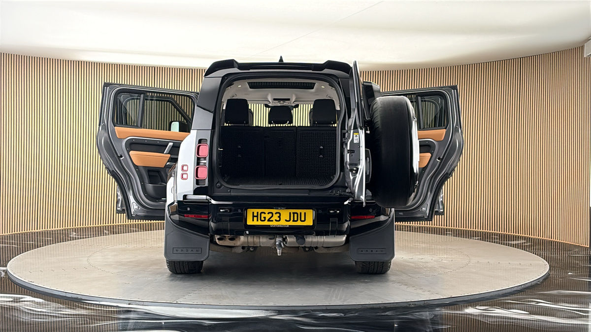 More views of Land Rover Defender 110