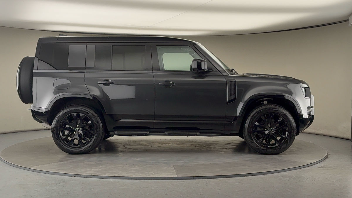 Land Rover Defender 110 Image 16