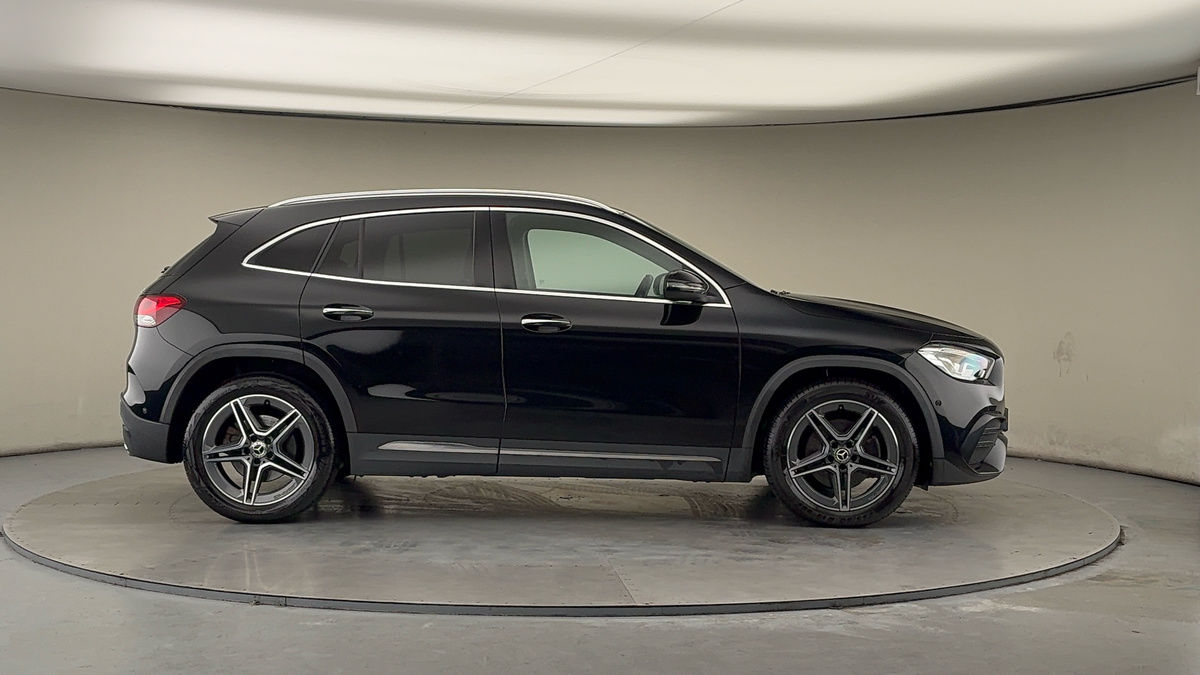 Mercedes-Benz GLA Image 16