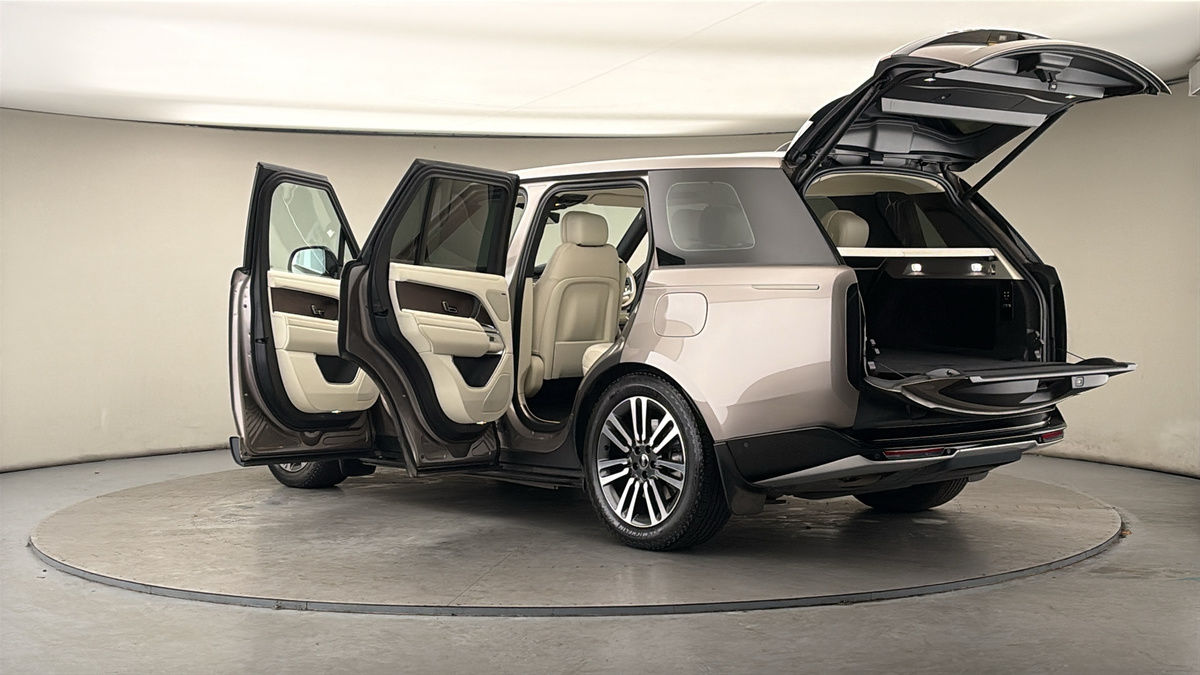 More views of Land Rover Range Rover