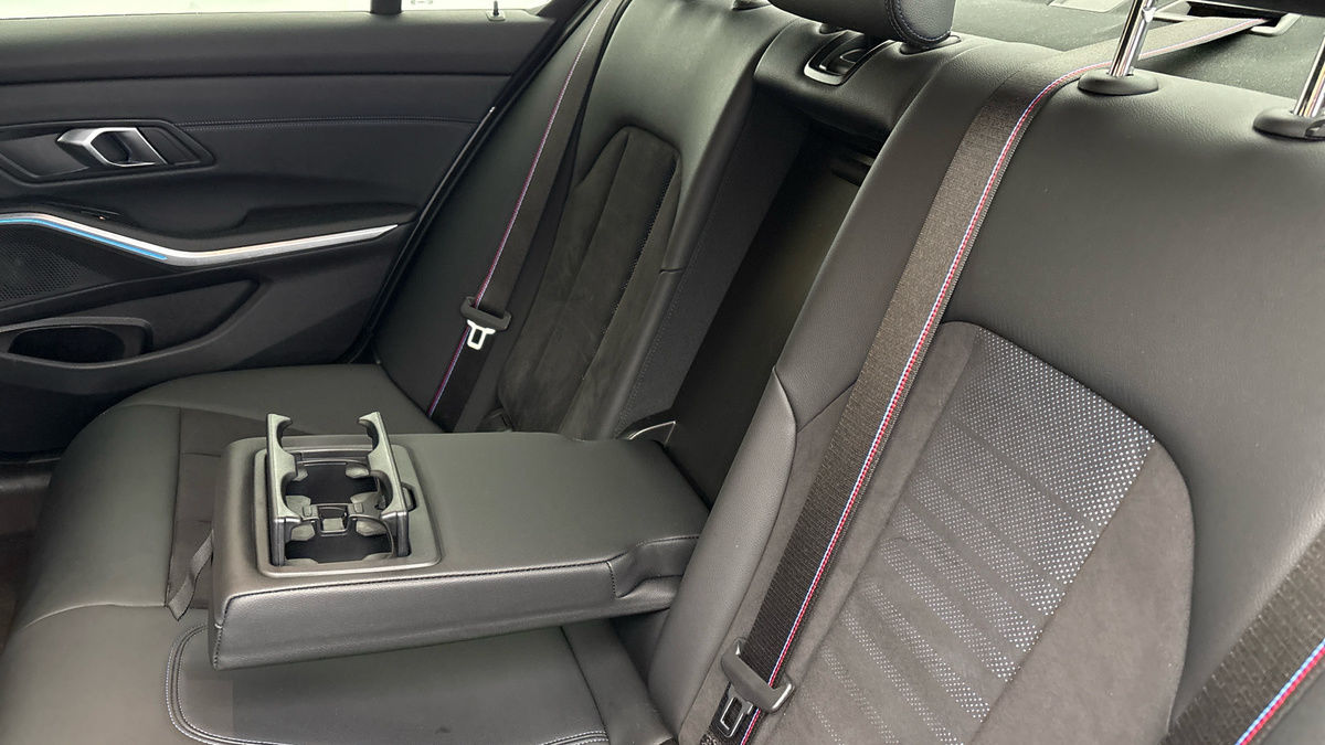 BMW 3 Series Image 9