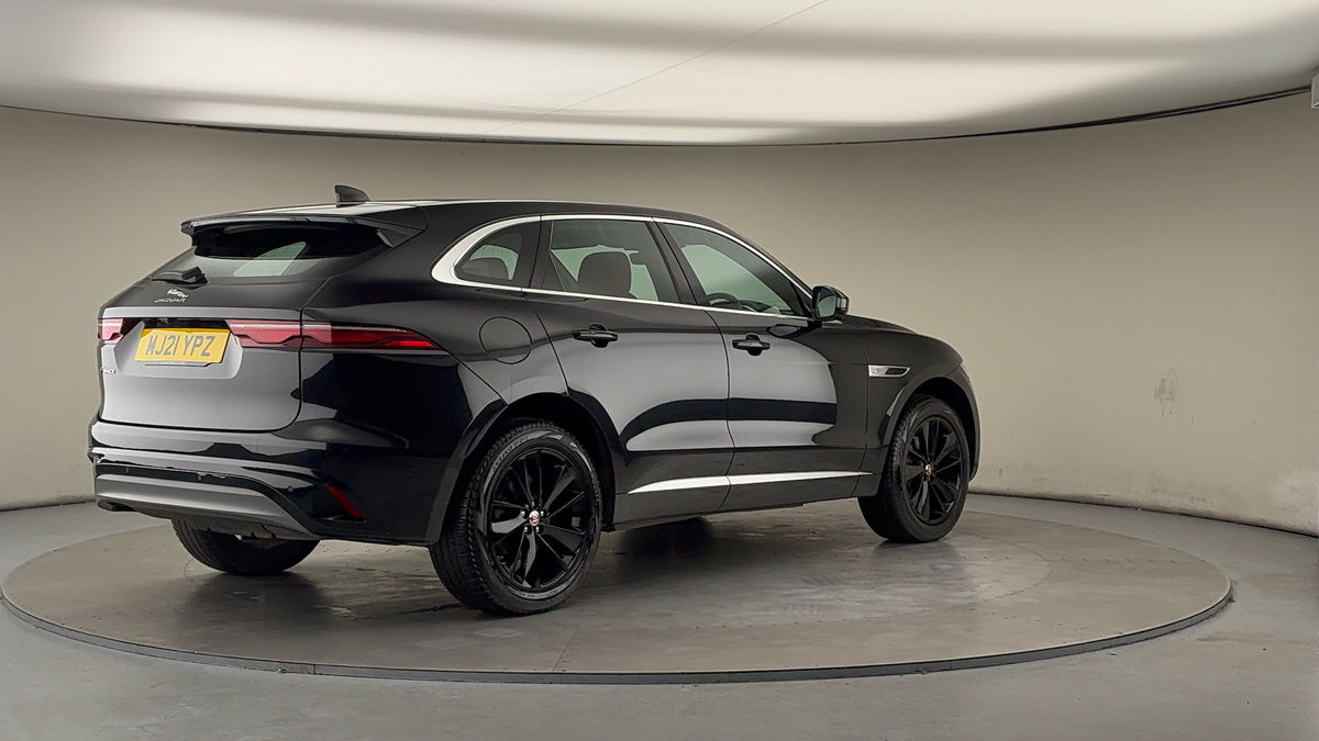 Jaguar F-PACE Image 21