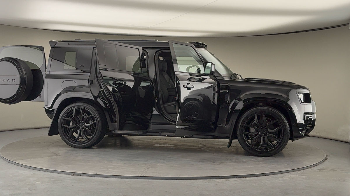 More views of Land Rover Defender 110