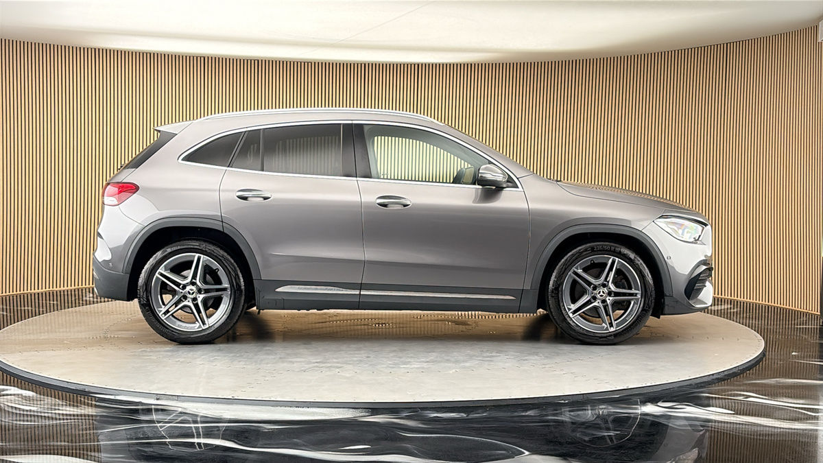 Mercedes-Benz GLA Image 16
