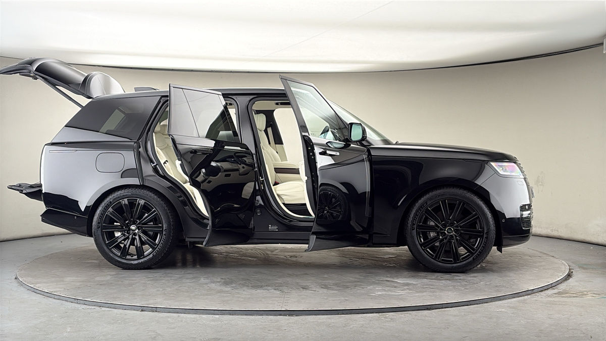 More views of Land Rover Range Rover