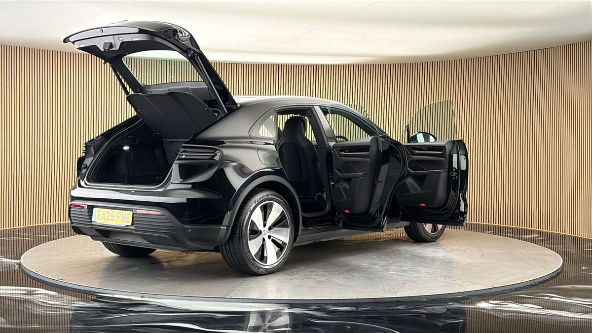 More views of Porsche Macan