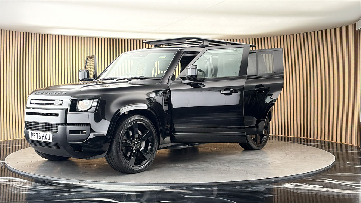 Land Rover Defender 110 Image 22