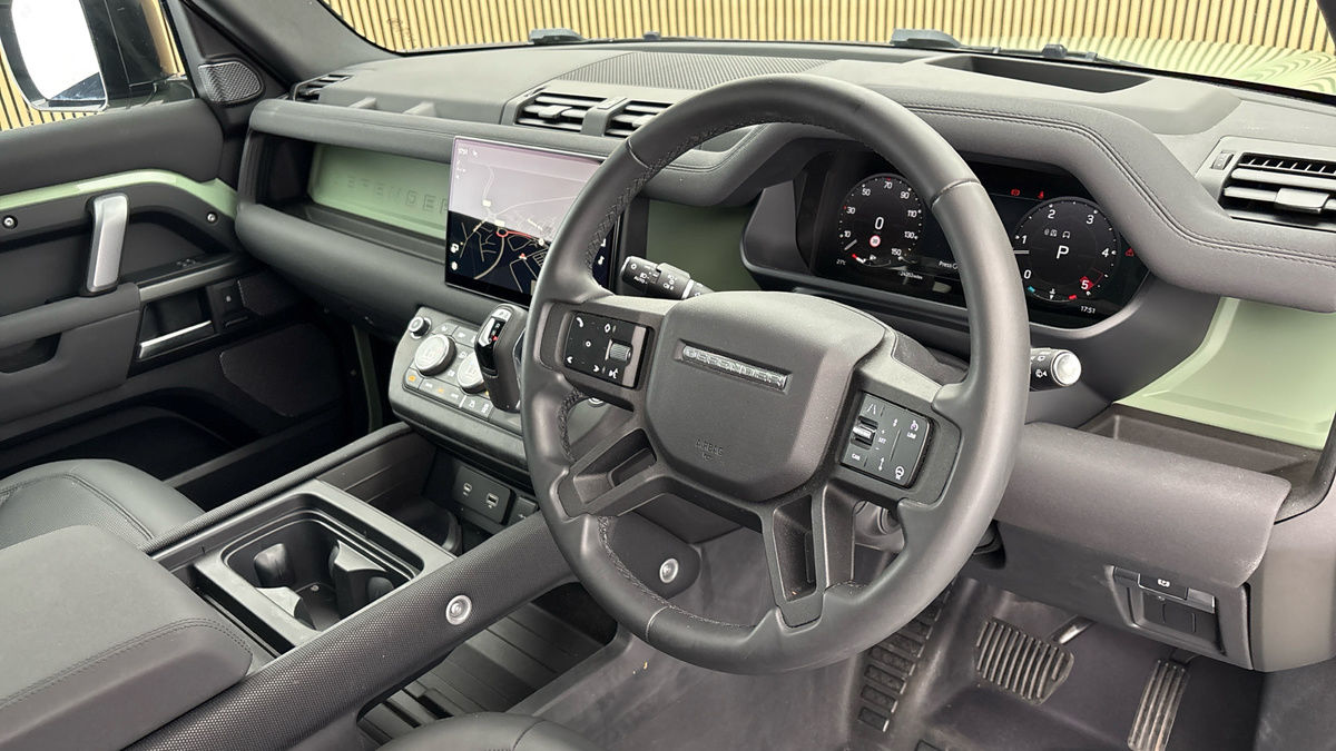 Land Rover Defender 90 Image 5