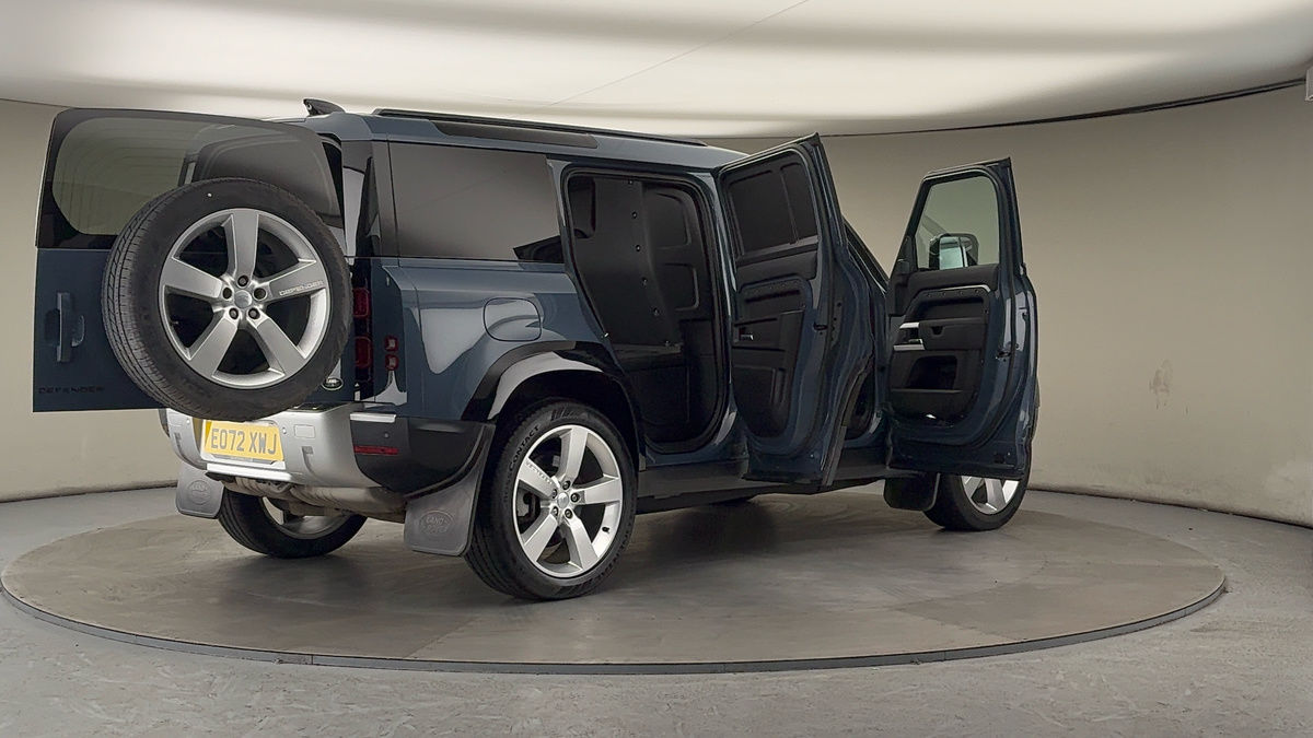 More views of Land Rover Defender 110