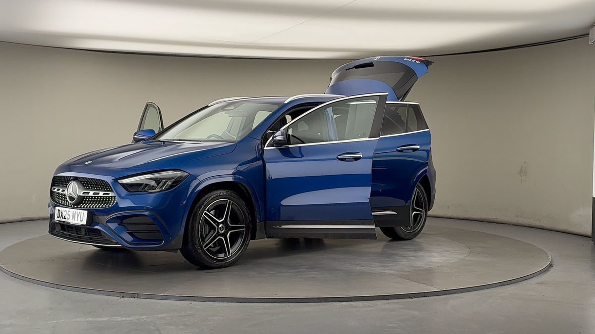 Mercedes-Benz GLA Image 22