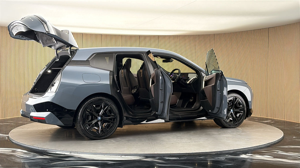 More views of BMW iX