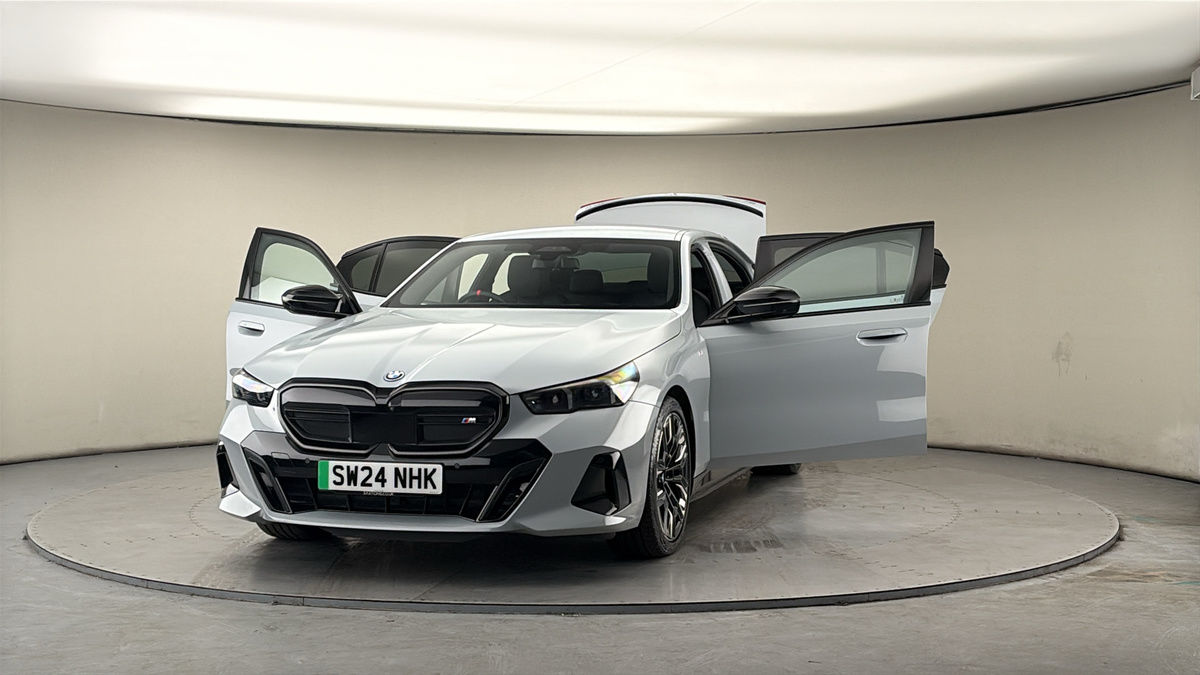 More views of BMW i5