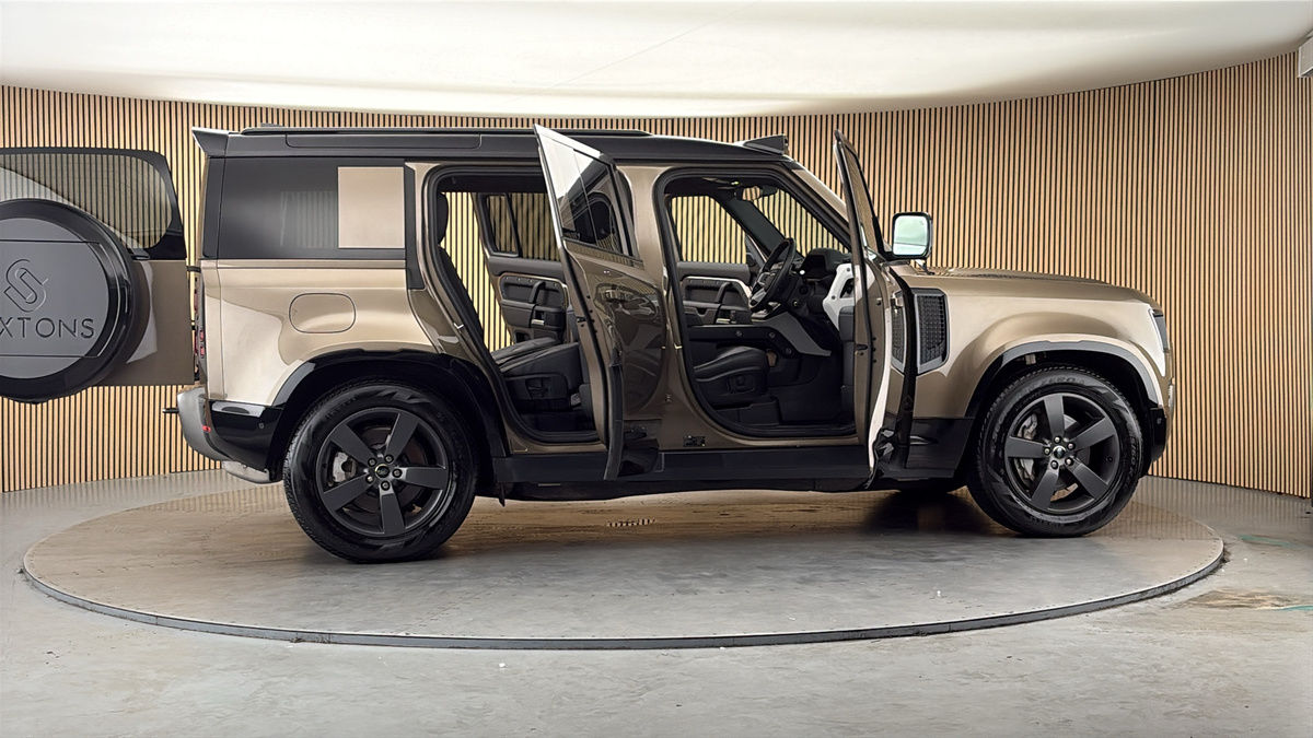 More views of Land Rover Defender 110