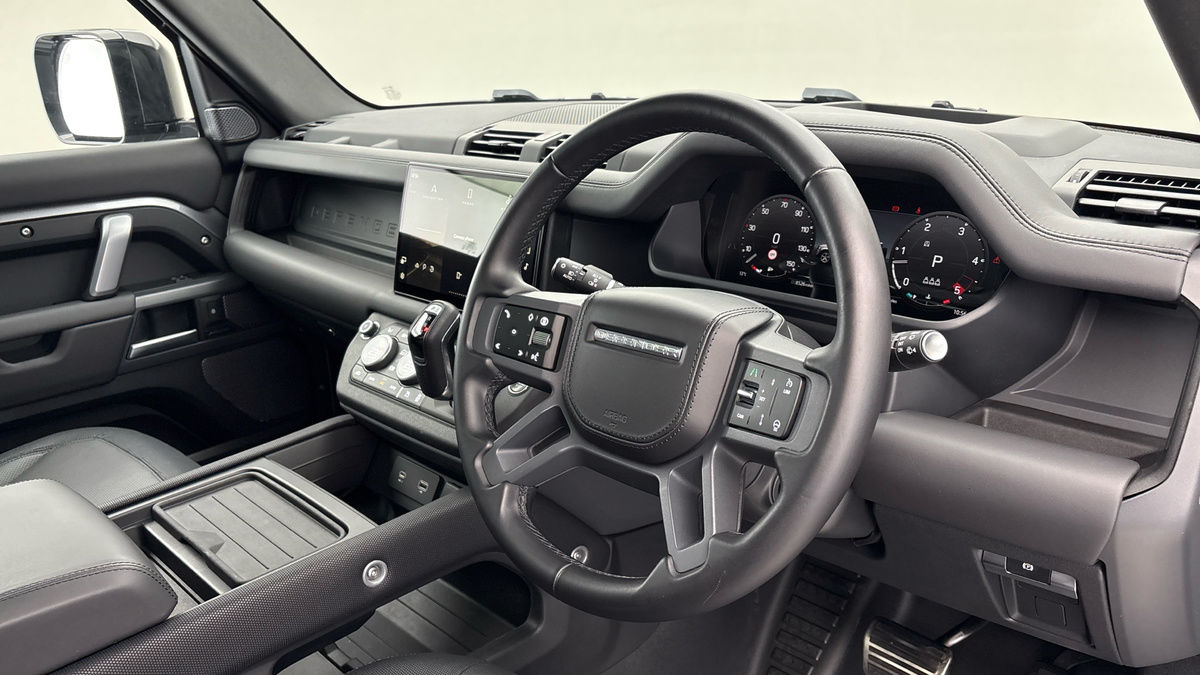 Land Rover Defender 110 Image 5