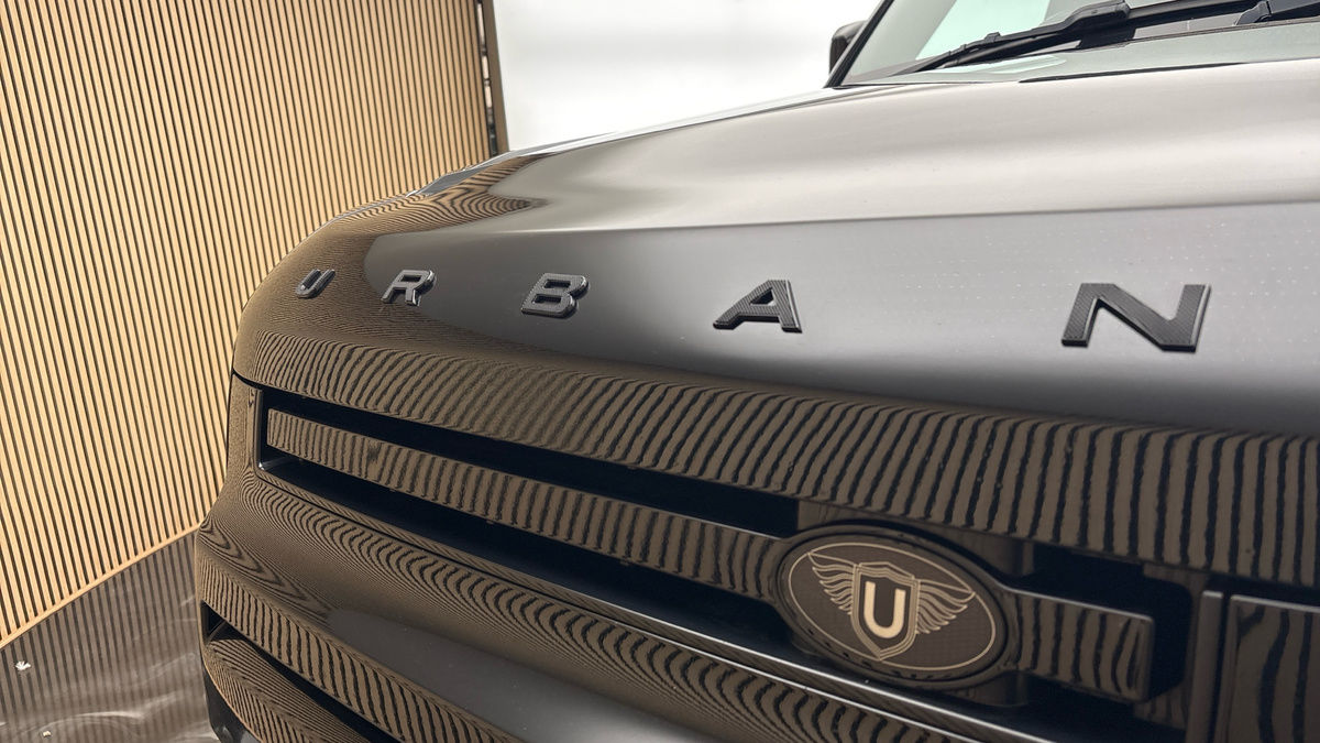 Land Rover Defender 130 Urban Image 24