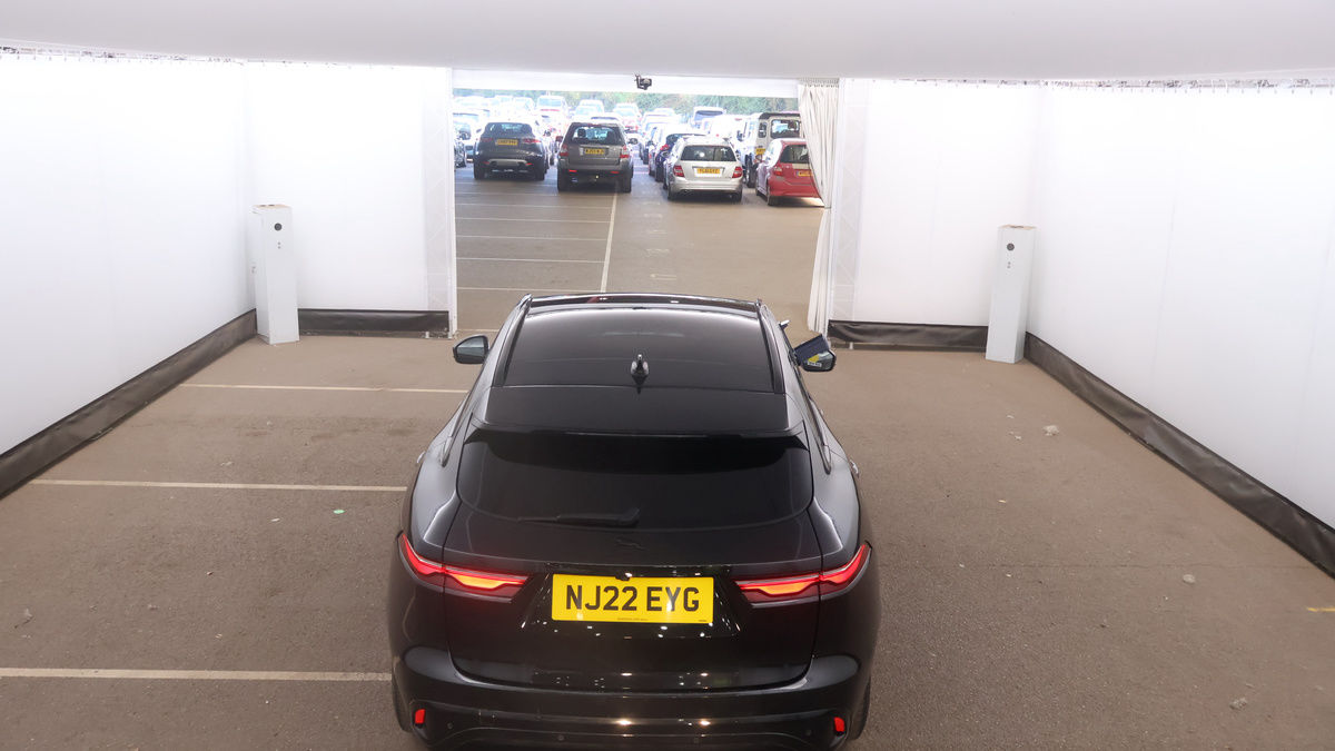 Jaguar F-PACE Image 8