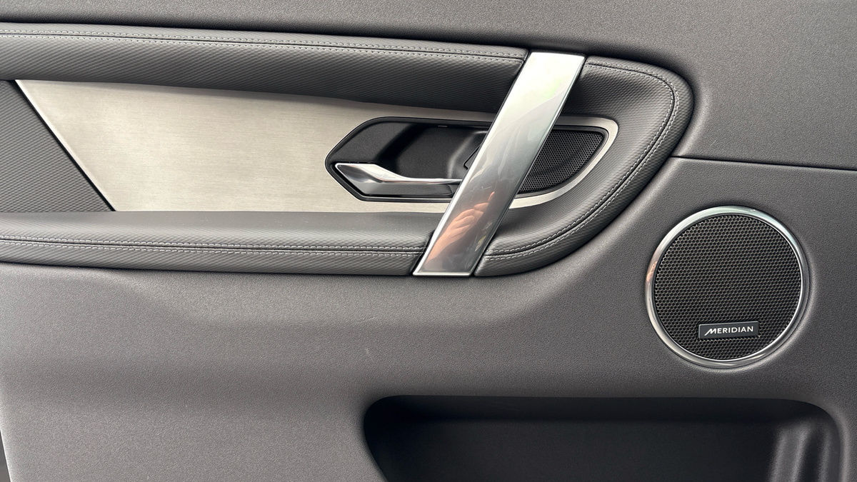 Land Rover Discovery Sport Image 19