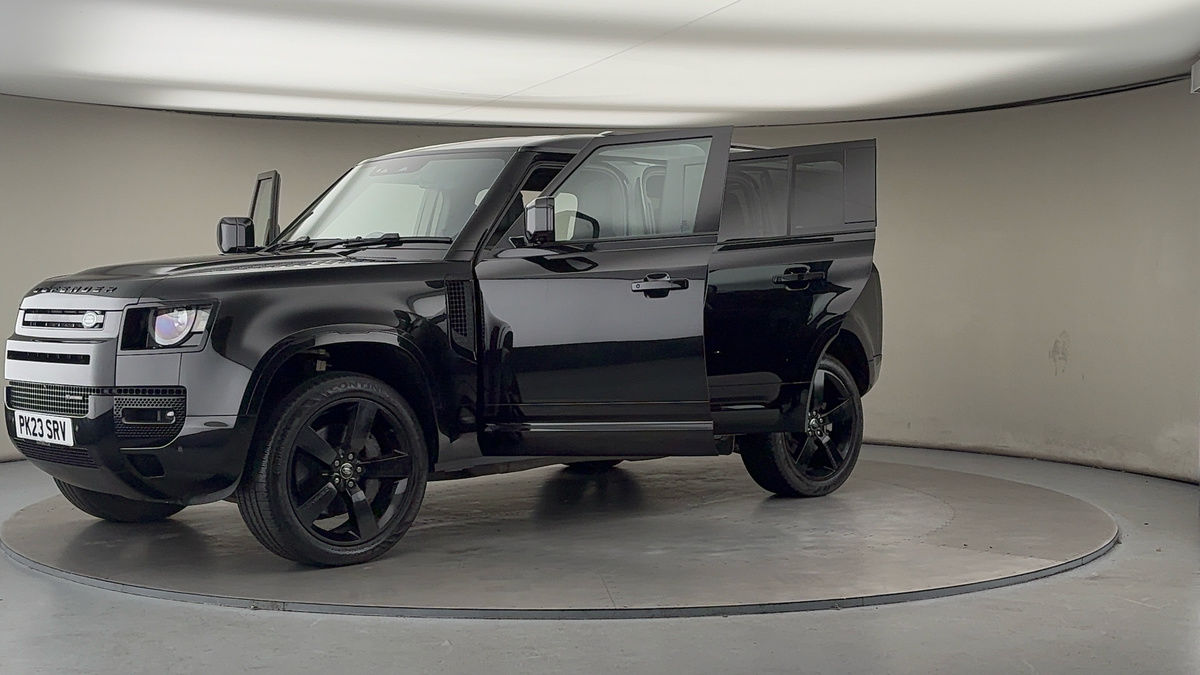 Land Rover Defender 110 Image 22