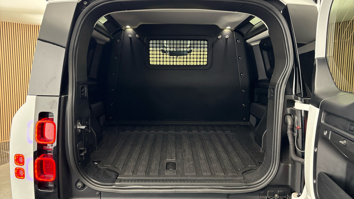 Land Rover Defender 90 Urban Image 11