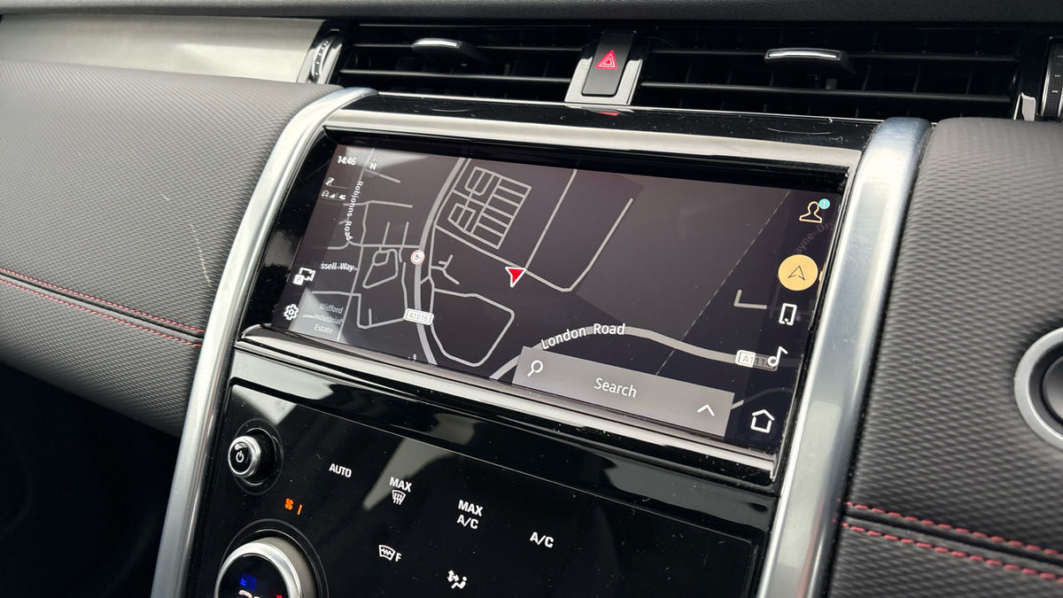 Land Rover Discovery Sport Image 17