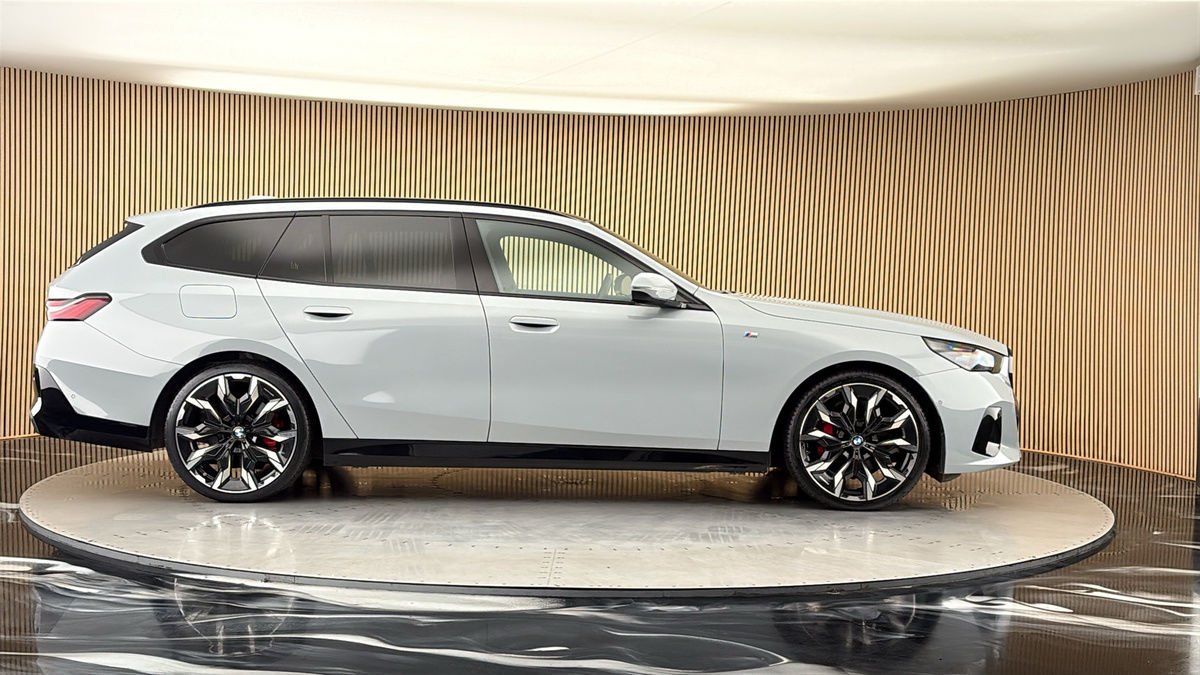 BMW 5 Series Image 16