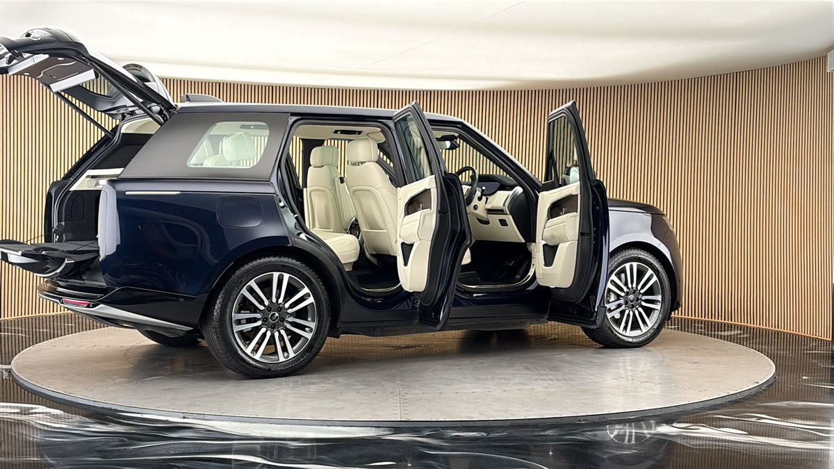 More views of Land Rover Range Rover