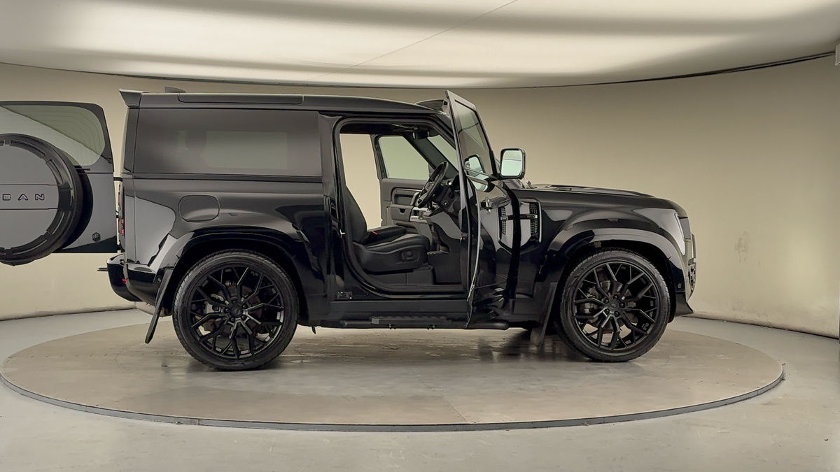 More views of Land Rover Defender 90