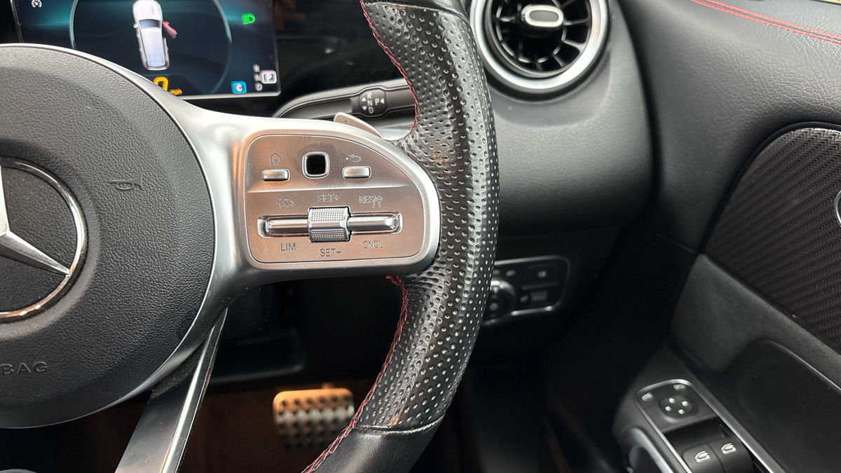 Mercedes-Benz GLB Image 14