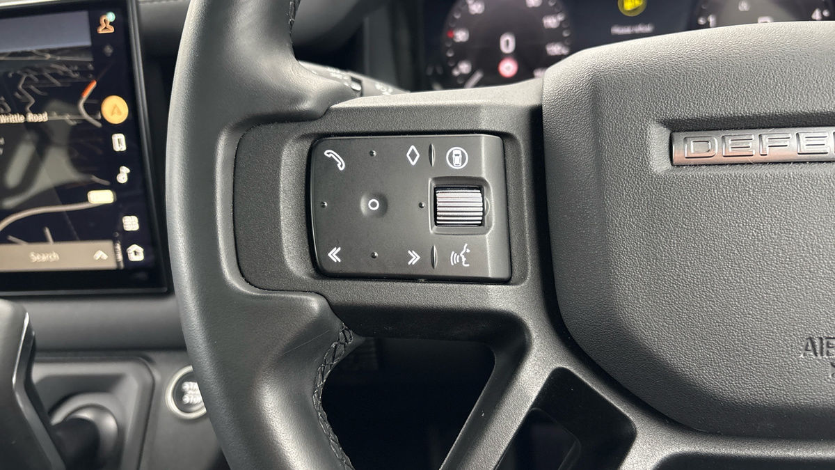 Land Rover Defender 130 Image 13