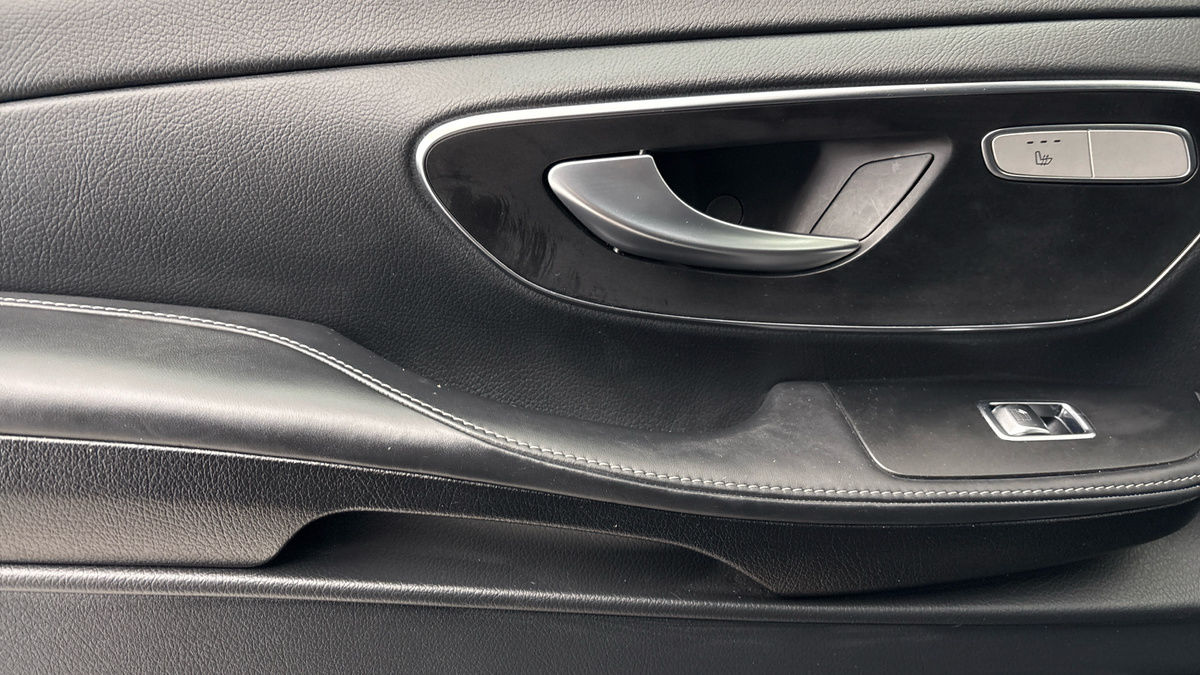Mercedes-Benz V Class Image 19