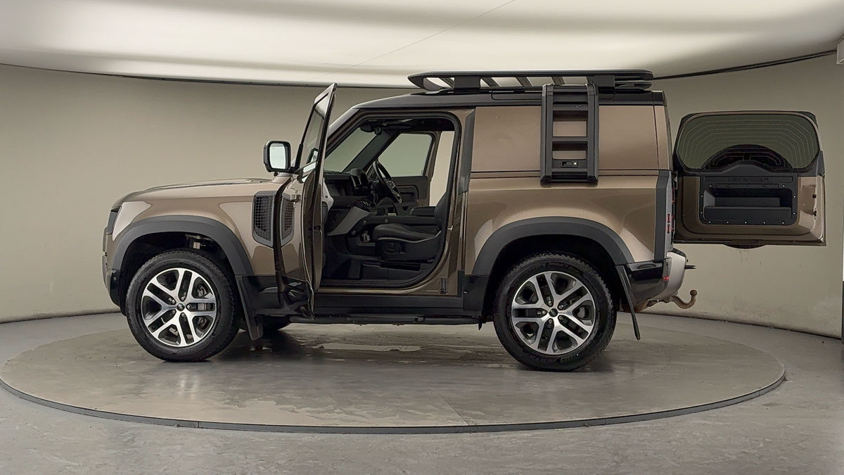 More views of Land Rover Defender 90