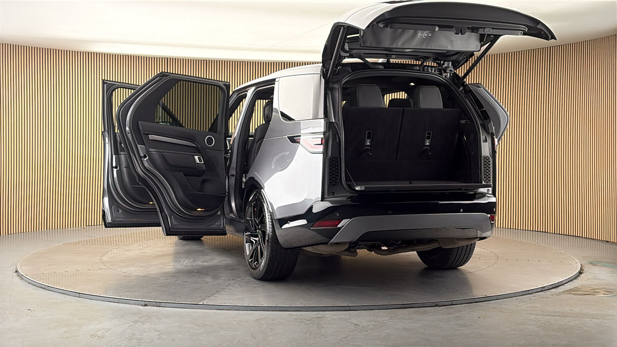 More views of Land Rover Discovery
