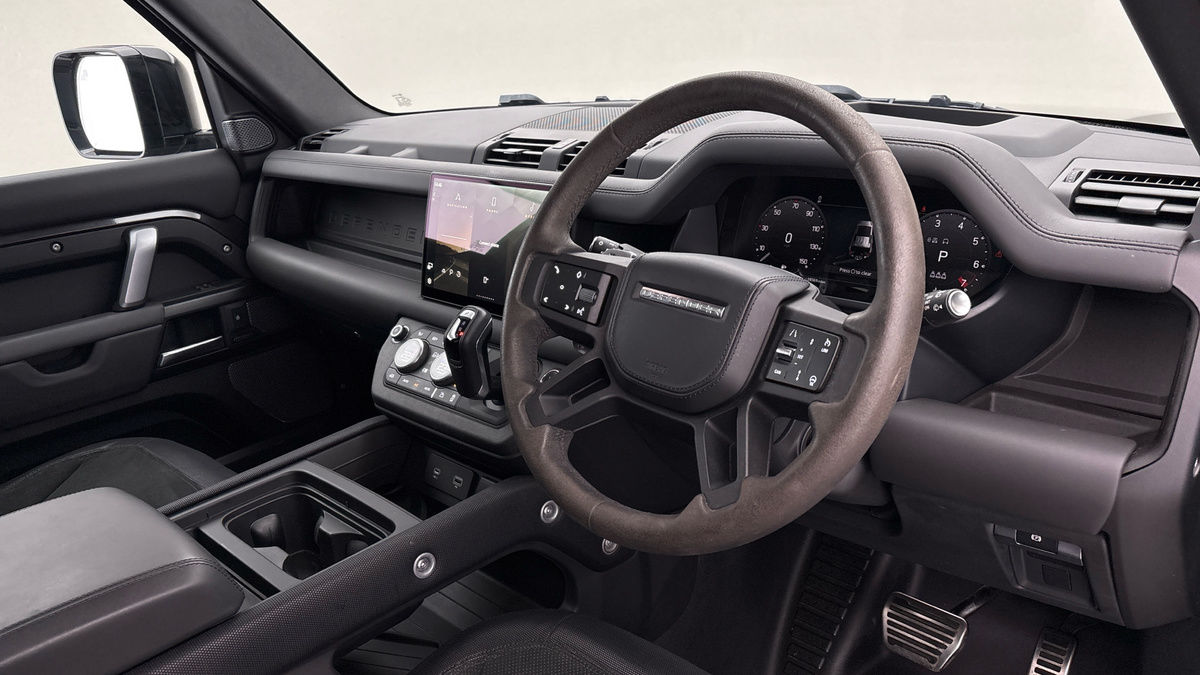 Land Rover Defender 110 Image 10